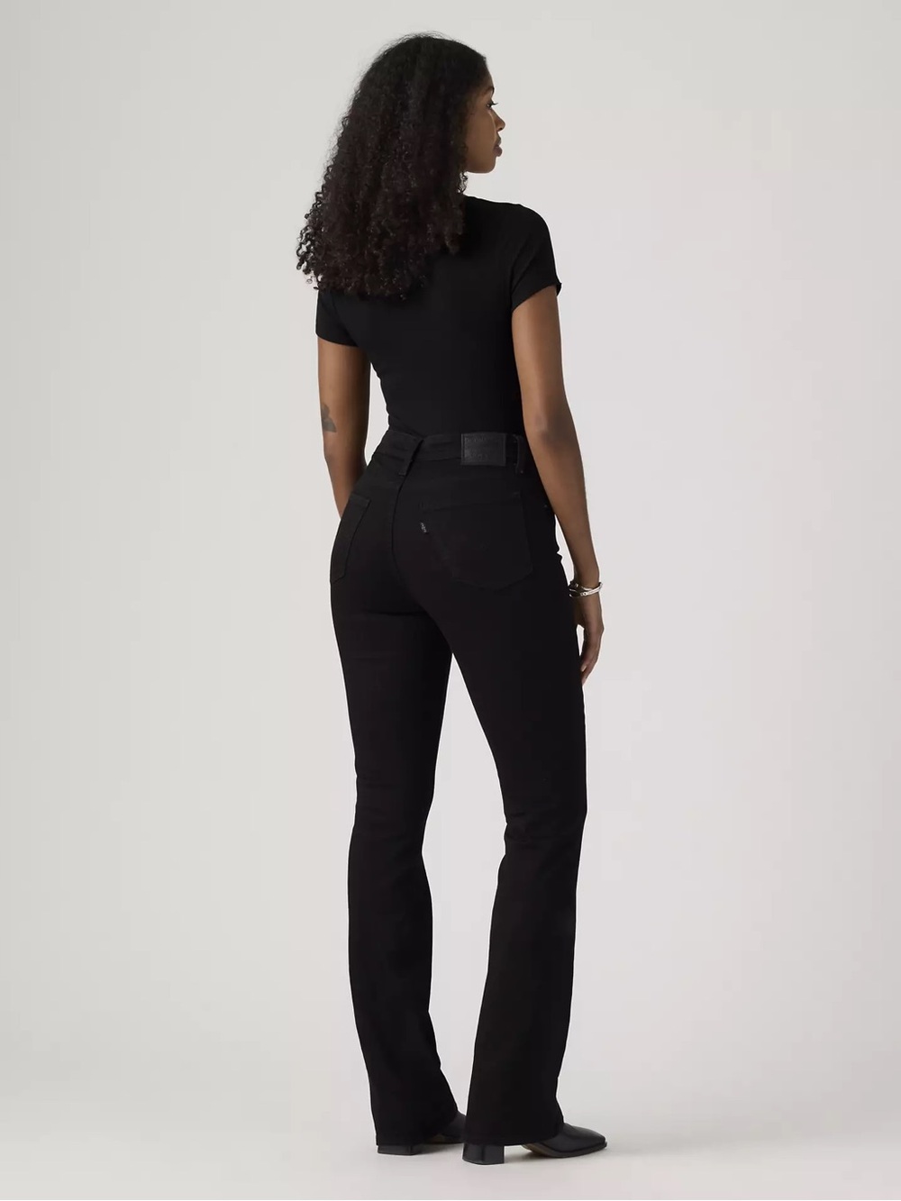 Levi’s 725 black high rise boot cut jean. Size: 29w/34l - Picture 2 of 10